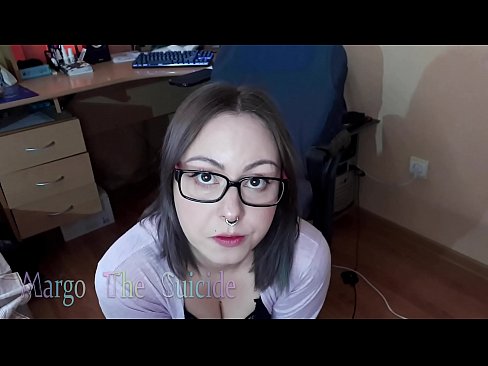 ❤️ Sexy Girl with Glasses Sucks Dildo Deeply on Camera ❤️ Video porno à noi